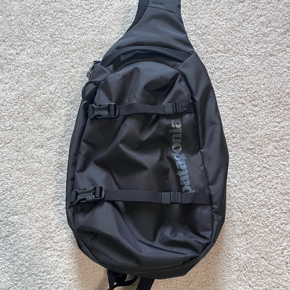 Patagonia Black Sling Bag Atom 8L